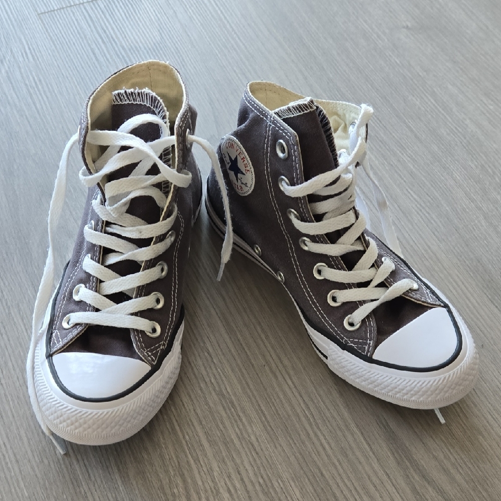 Converse Chuck Taylor High-Top Sneakers - Grey - Size:  Womens 6 Mens 4. EUC